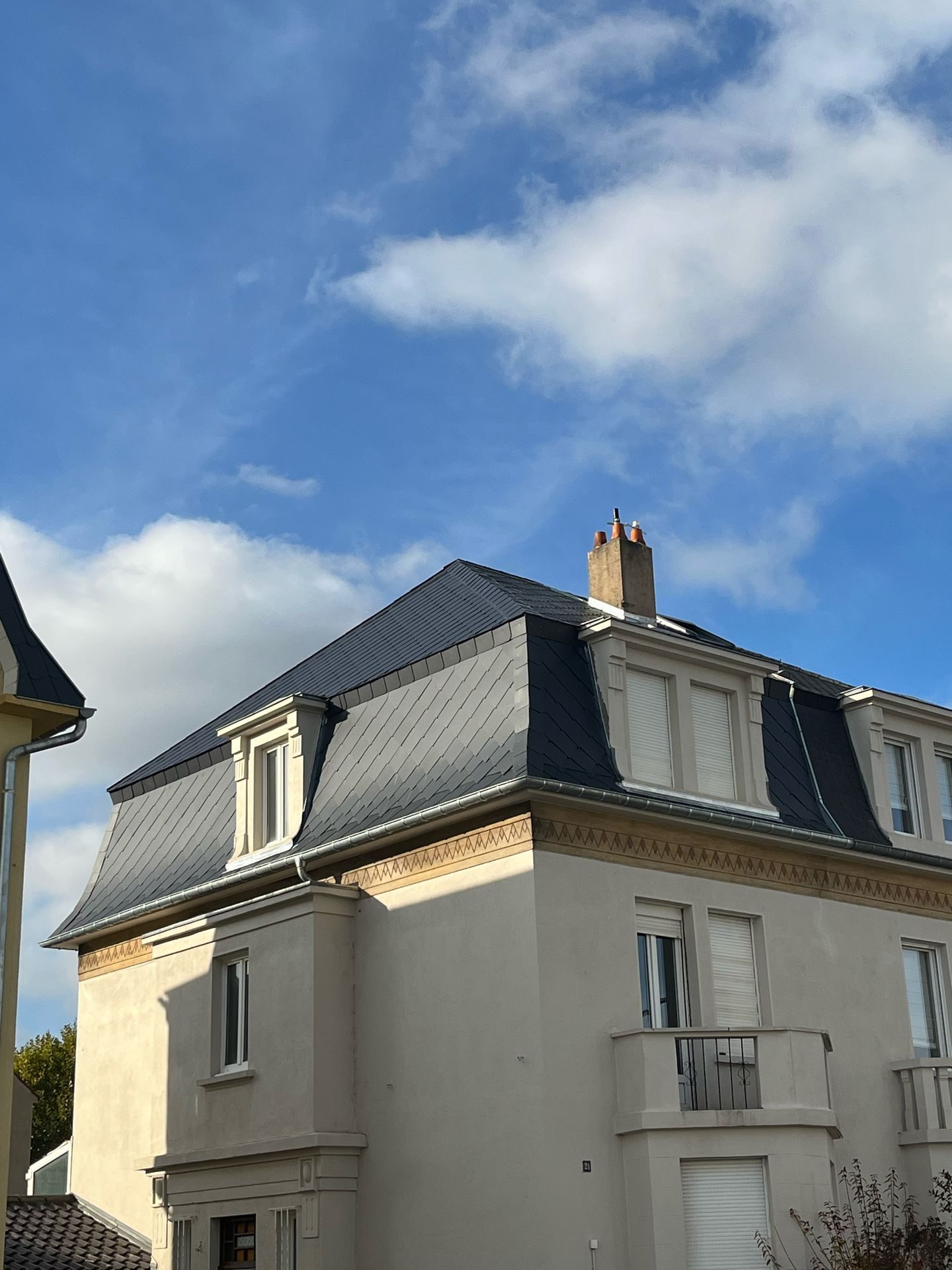 Toit à la Mansart en ardoise